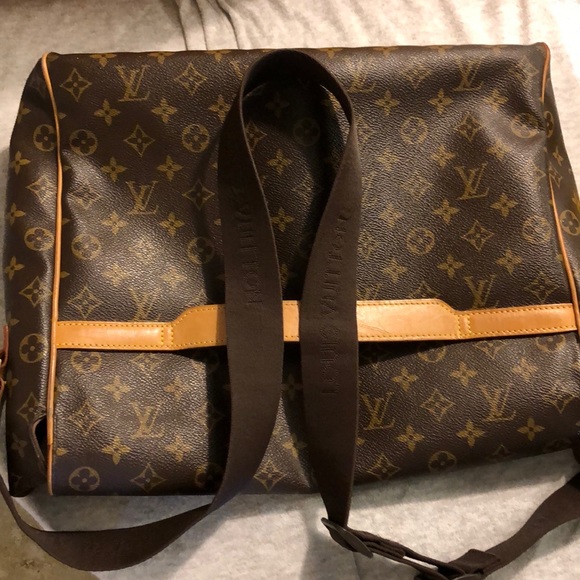 COPY - LV Messenger - Picture 8 of 16